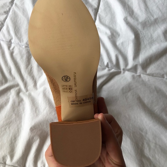 Trendy faux suede 70’s inspired boot. - Picture 5 of 5